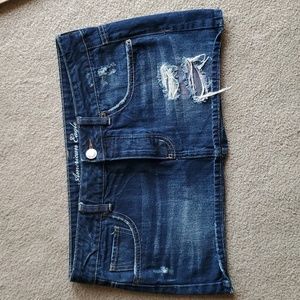 American Eagle Denim miniskirt has frayed hem,, pockets, Size 8, EUC